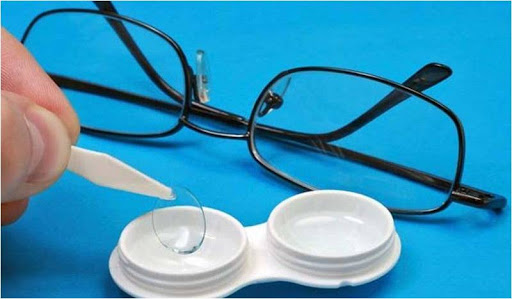 Diferenças entre óculos e lentes de contato