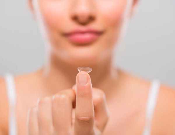 Erros que você não pode cometer ao cuidar das suas lentes de contato