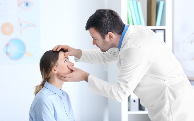 sinais de que você precisa ir ao oftalmologista