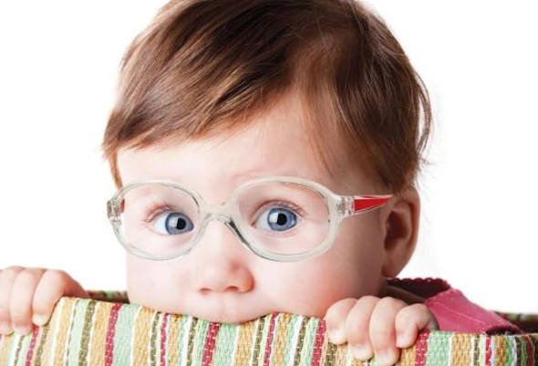 Crianças podem usar lentes de contato?