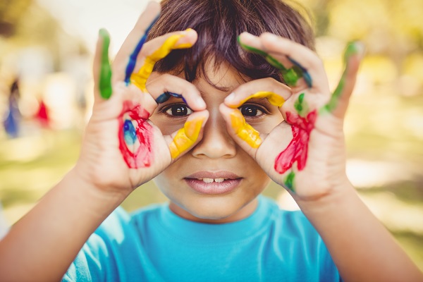 Crianças podem usar lentes de contato?