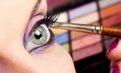 lentes de contato permitem destacar a maquiagem