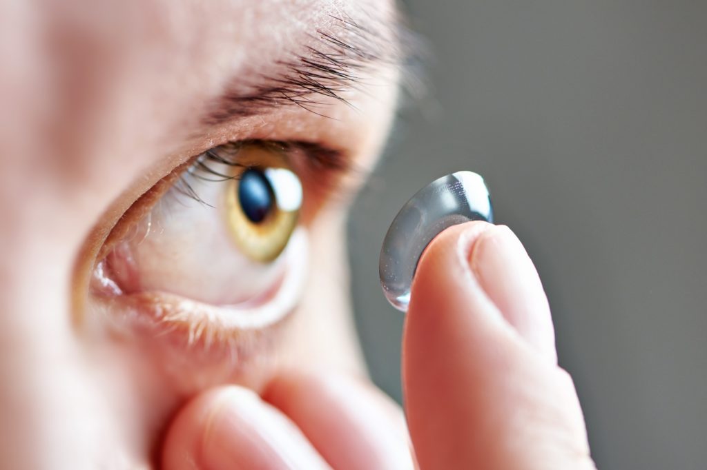 Colocação e retirada das lentes de contato
