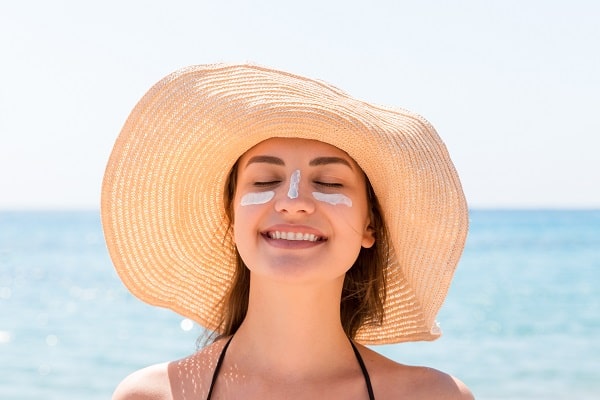 Cuidados lentes de contato no verão