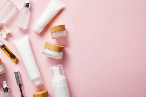 Uso de cosméticos e de lentes de contato: o que pode e o que não pode?