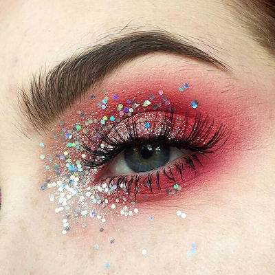 Saúde dos olhos: cuidados extras ao usar maquiagem com glitter